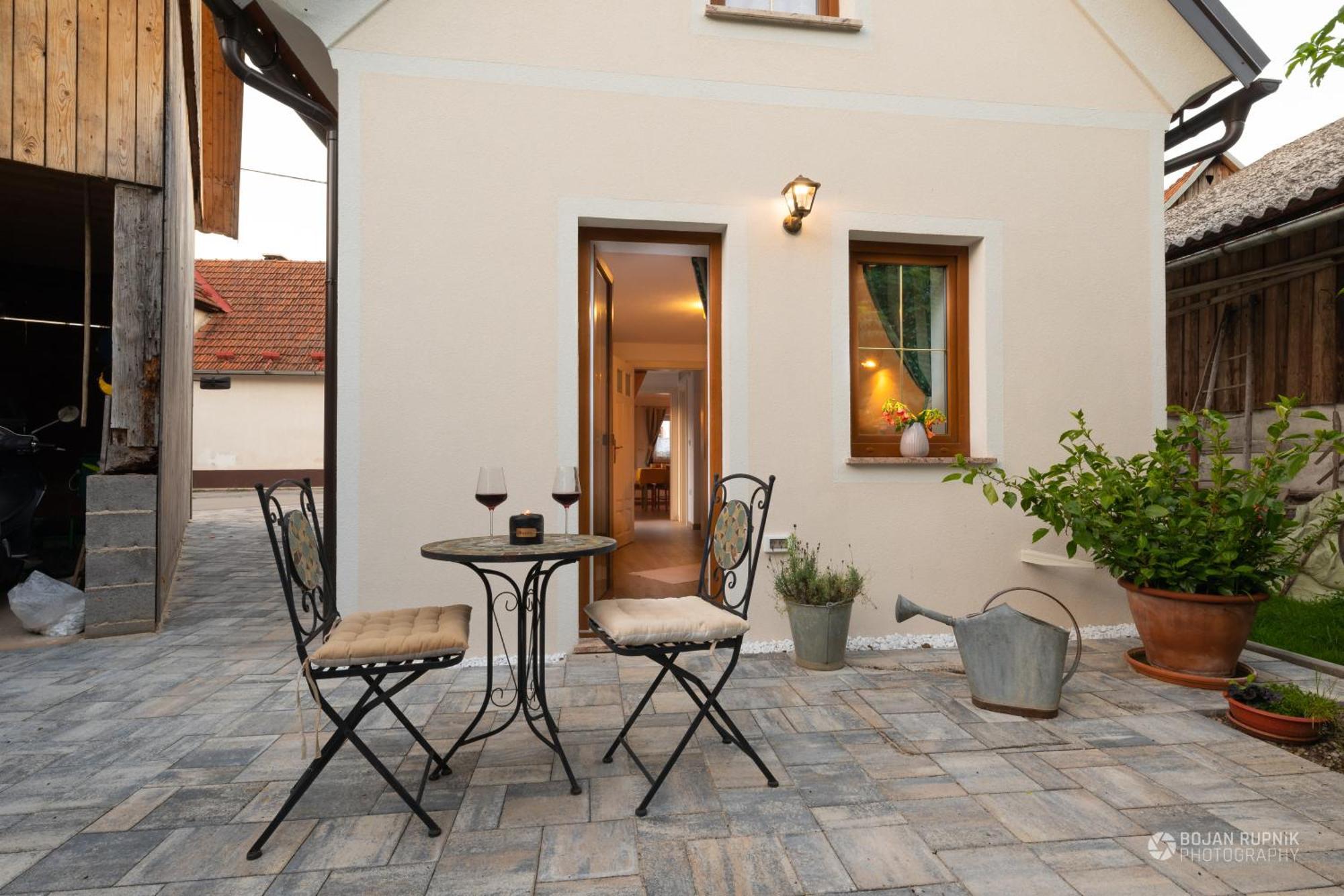 Cherry House - Cosy House - Ideal For Bear Watching, In The Neighborhood Of The Medieval Sneznik Castle Stari Trg pri Lozu Exterior photo